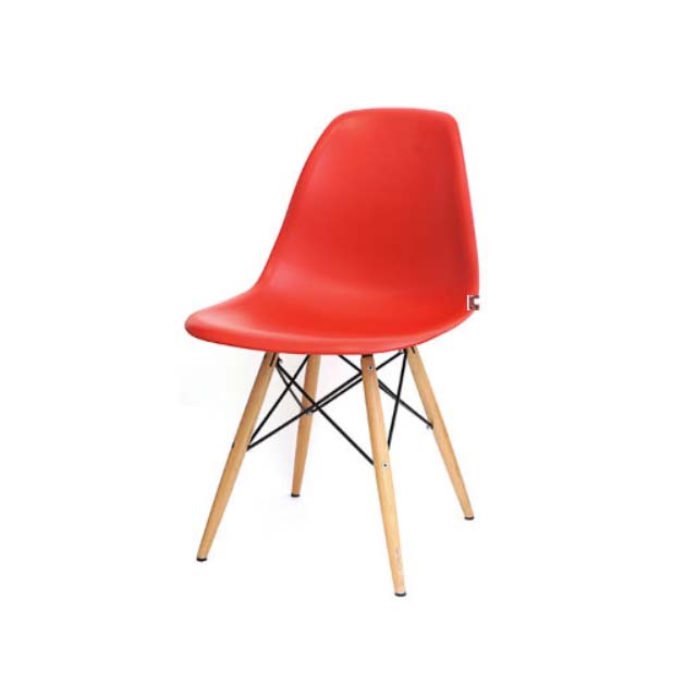 Cadeira Charles Eames com concha de plástico