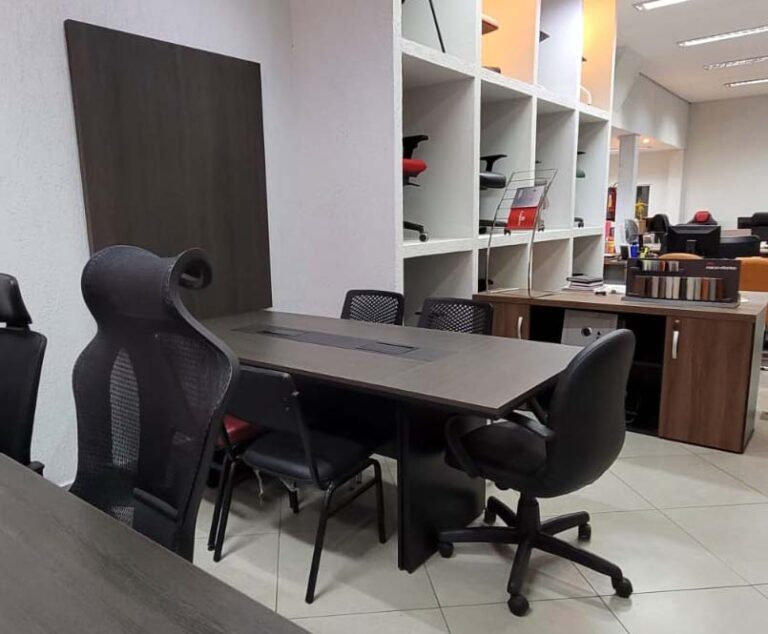 Mesa de Reunião em Promoção, Pronta-entrega, SP