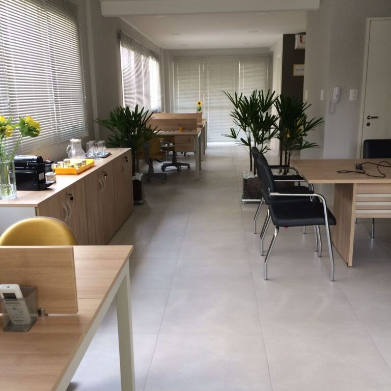 Móveis Escritório; na Aclimação e Vila Mariana