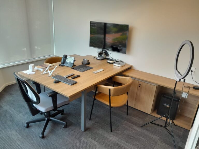 Sala Multimídia e de Reunião