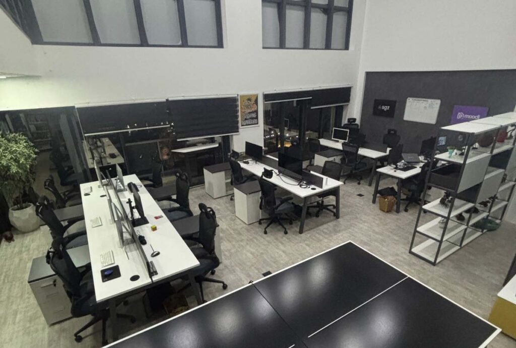 Projeto realizado com mobiliário corporativo instalado pela Loja do Centro