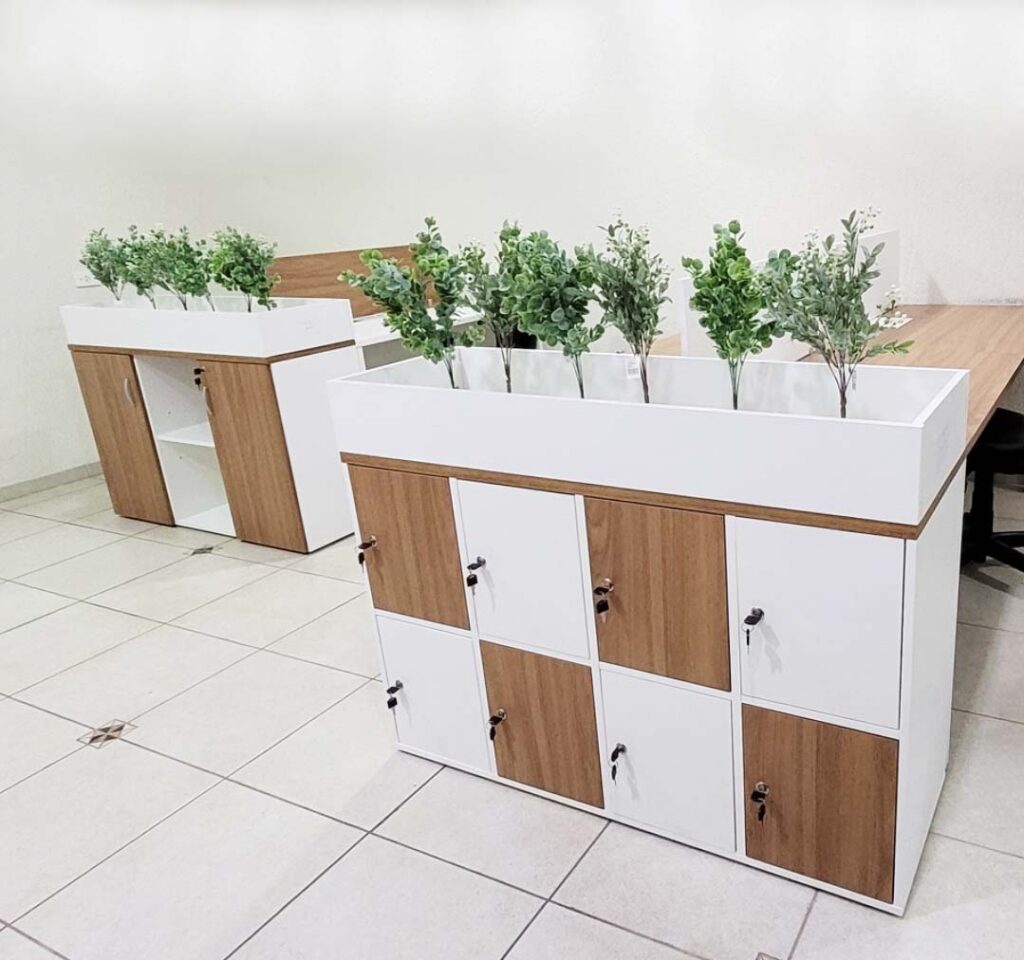 Locker de 8 portinhas com cachepot